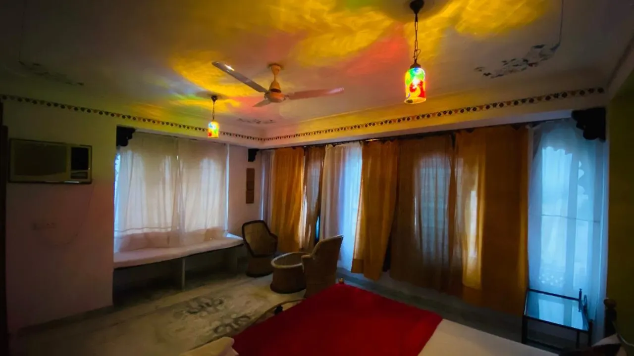 Kesar Palace Otel Udaipur 2*,  Hindistan