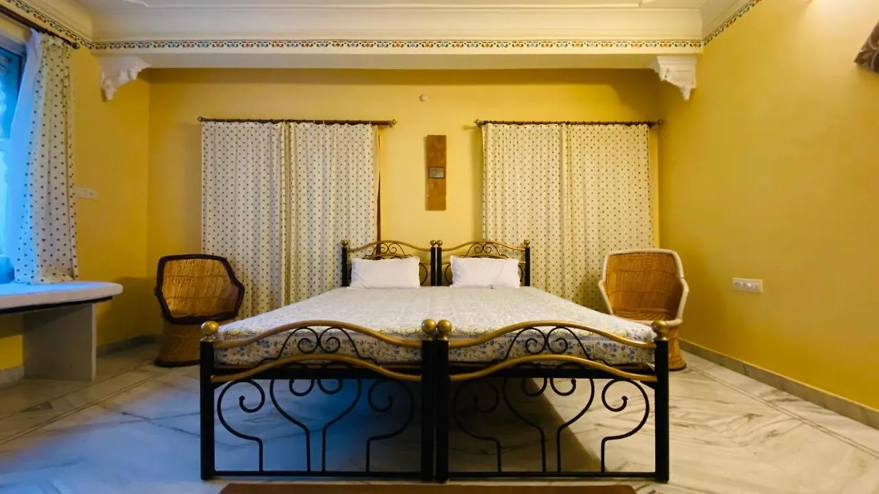 Kesar Palace Otel Udaipur 2*,  Hindistan
